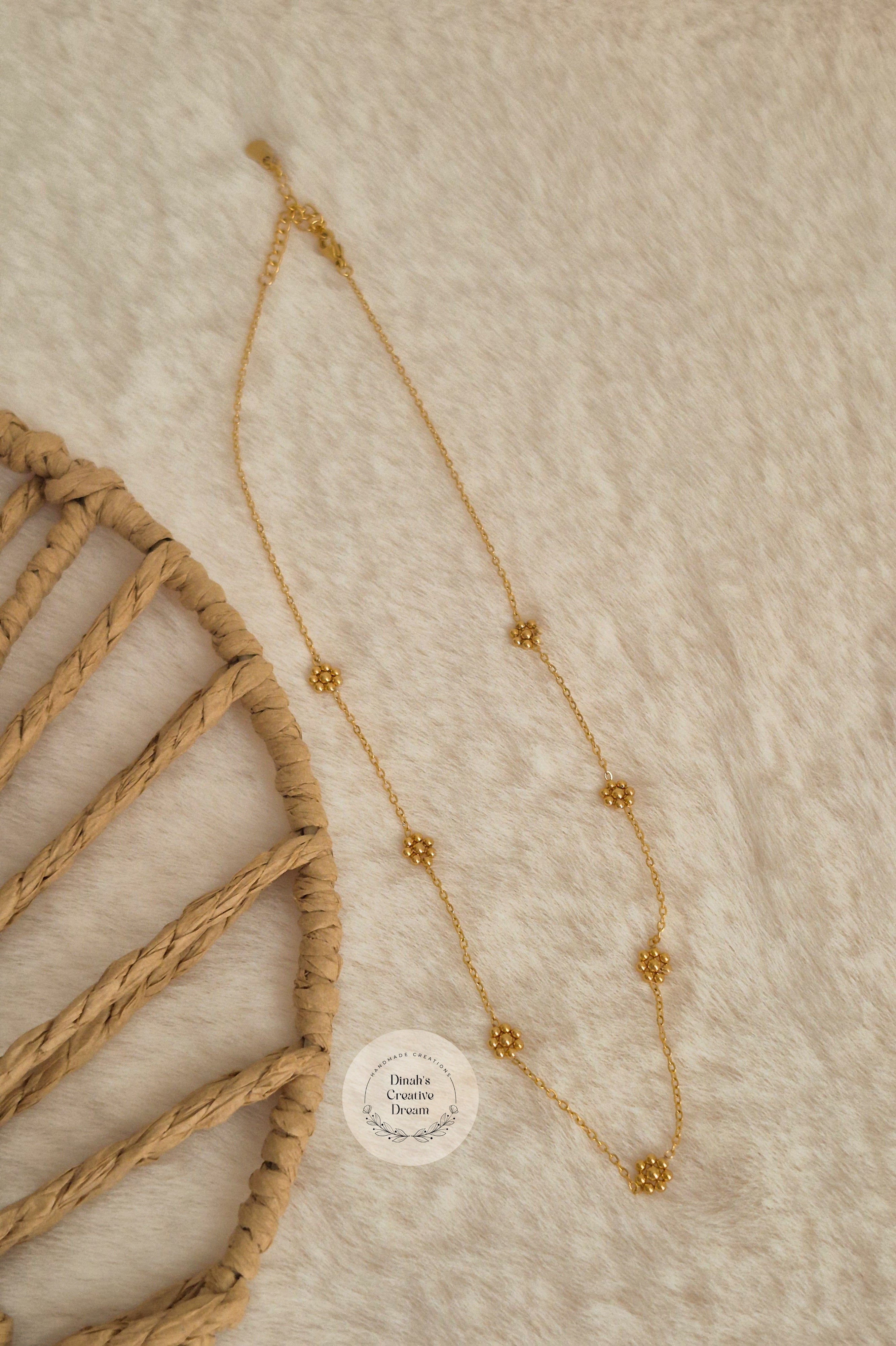 Collier petites fleurs