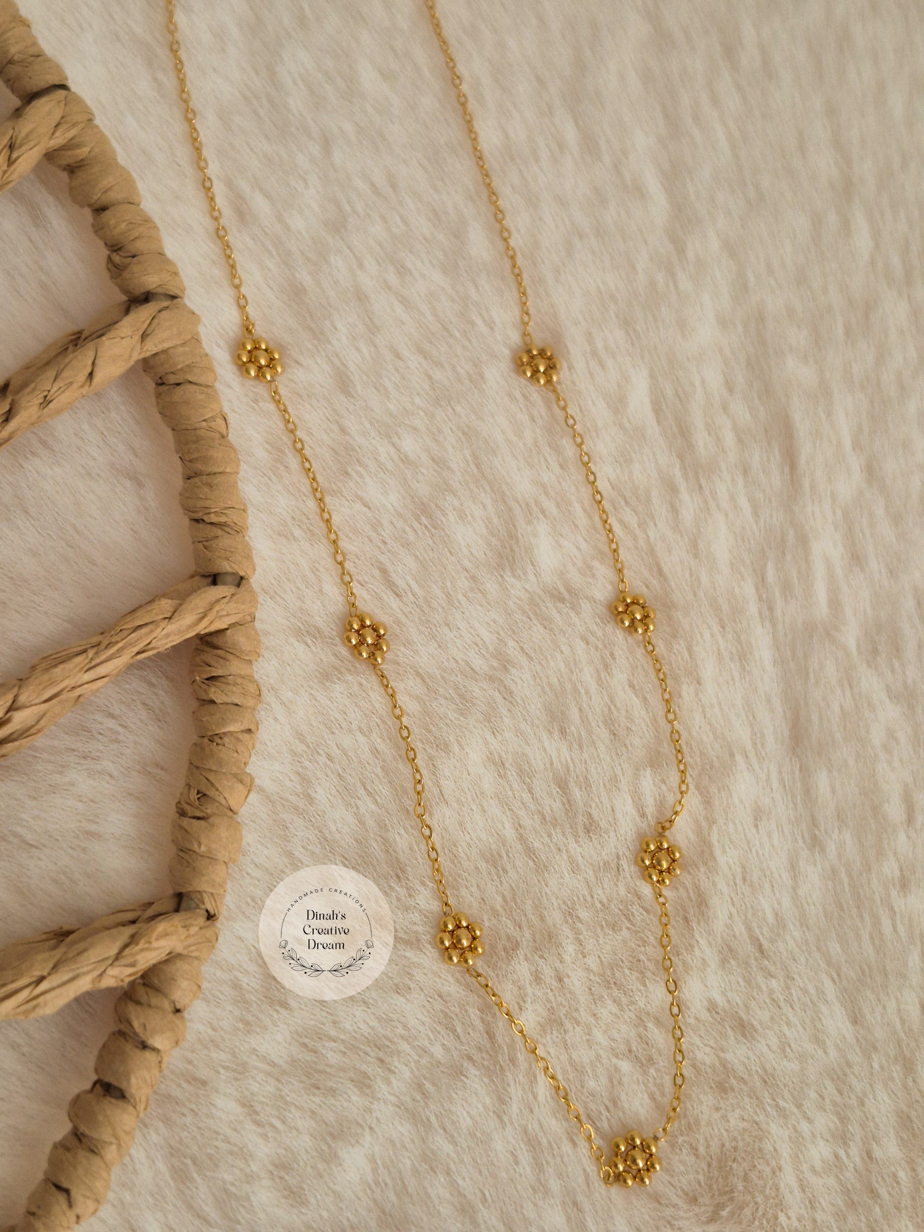 Collier petites fleurs